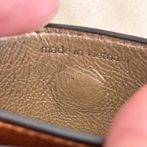 COACH Champagne Metallic Pebbled Leather Accordion Card Case - Picture 11 of 12